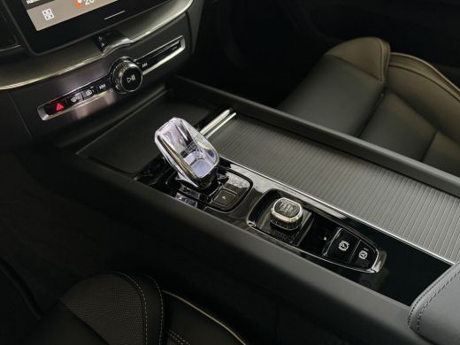 Volvo  XC60 2.0 T6 AWD PLUS BLACK EDITION NW MODEL SCHUIFDAK HARMAN KARDON LEER PHEV Plug in Hybrid ultra dar... ActivLease financial lease