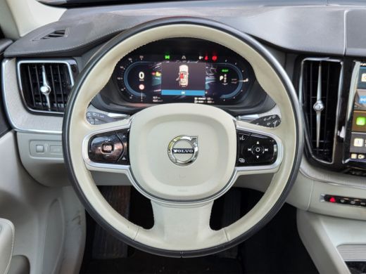 Volvo  XC60 2.0 T6 Plug-in hybrid AWD Inscription | 1e Eigenaar | Trekhaak | Camera | Panoramadak | Memory | ... ActivLease financial lease