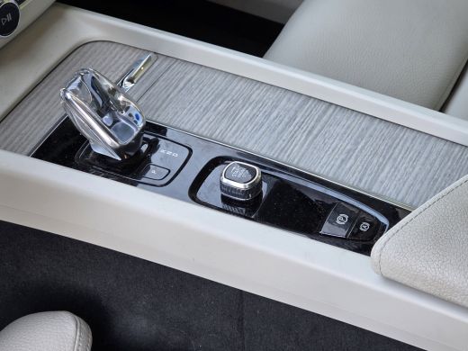 Volvo  XC60 2.0 T6 Plug-in hybrid AWD Inscription | 1e Eigenaar | Trekhaak | Camera | Panoramadak | Memory | ... ActivLease financial lease