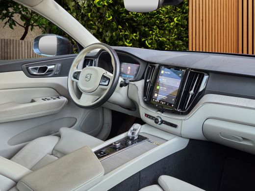 Volvo  XC60 2.0 T6 Plug-in hybrid AWD Inscription | 1e Eigenaar | Trekhaak | Camera | Panoramadak | Memory | ... ActivLease financial lease