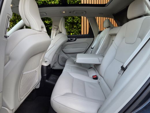 Volvo  XC60 2.0 T6 Plug-in hybrid AWD Inscription | 1e Eigenaar | Trekhaak | Camera | Panoramadak | Memory | ... ActivLease financial lease