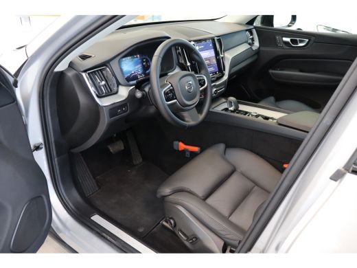 Volvo  XC60 T6 AWD 350PK Plus Dark | 360&deg; | Trekhaak | All season | Leder | Pano-dak ActivLease financial lease