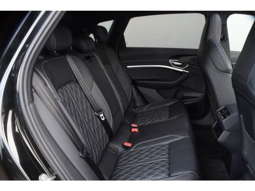 Audi e-tron S Quattro 371kW / Standkachel/ Luchtvering/ Bang & Olufsen Sound System/ Panoramadak/ Trekhaak/ ActivLease financial lease