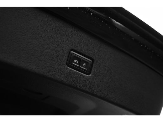 Audi Q8 55 TFSI e quattro Pro Line S 394PK | Panorama dak | Trekhaak | 360 Camera | Ledere bekleding | St... ActivLease financial lease