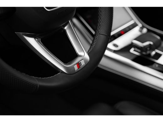 Audi Q8 55 TFSI e quattro Pro Line S 394PK | Panorama dak | Trekhaak | 360 Camera | Ledere bekleding | St... ActivLease financial lease