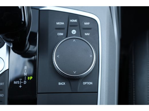 BMW 3 Serie Touring 330e Business Edition Plus Individual / Leder / LED / ActivLease financial lease