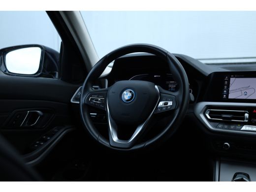 BMW 3 Serie Touring 330e Business Edition Plus Individual / Leder / LED / ActivLease financial lease