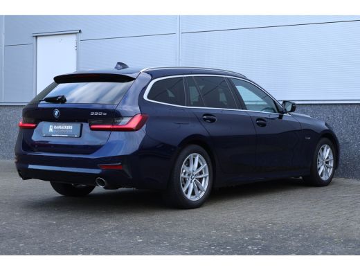 BMW 3 Serie Touring 330e Business Edition Plus Individual / Leder / LED / ActivLease financial lease