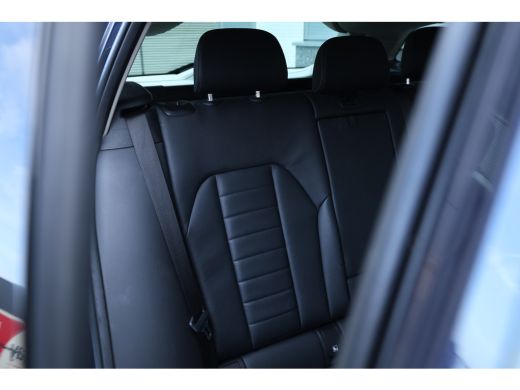 BMW 3 Serie Touring 330e Business Edition Plus Individual / Leder / LED / ActivLease financial lease