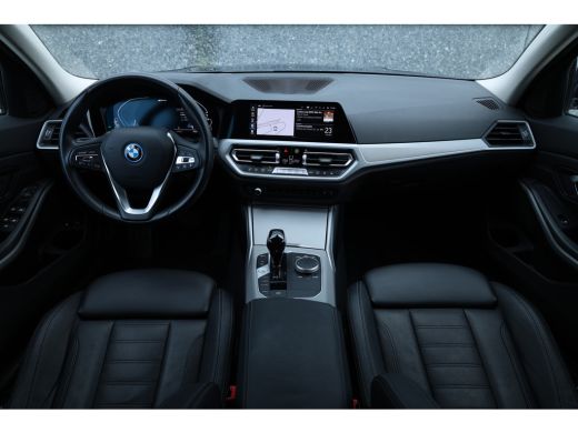 BMW 3 Serie Touring 330e Business Edition Plus Individual / Leder / LED / ActivLease financial lease