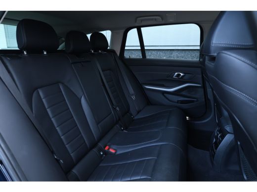 BMW 3 Serie Touring 330e Business Edition Plus Individual / Leder / LED / ActivLease financial lease