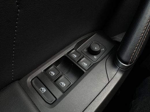 CUPRA Leon eTSI 150PK BUSINESS EDITION CAMERA/LEDER/TRAVEL-ASSIST FABRIEKS GARANTIE ActivLease financial lease