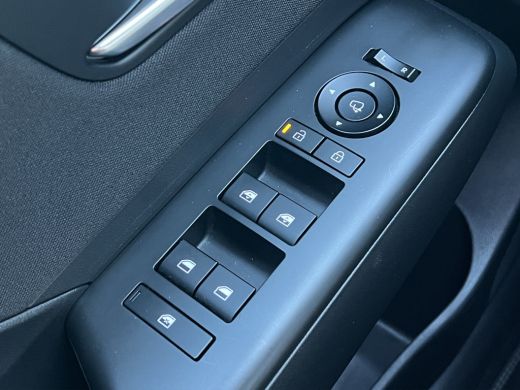 Hyundai Kona 1.6 GDI 141pk HEV Comfort Smart | Camera | Draadloos carplay | Climate control | Adaptive cruise ... ActivLease financial lease