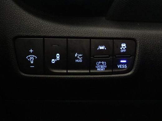 Hyundai Kona 1.6 GDI HEV Premium | Leder | Stoelventilatie | Adaptive cruise | Head-Up | Carplay | Camera | Ac... ActivLease financial lease