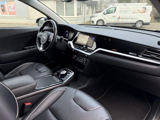 Kia e-Niro ExecutiveLine 64 kWh | Trekhaak | Navi | Camera | ActivLease financial lease