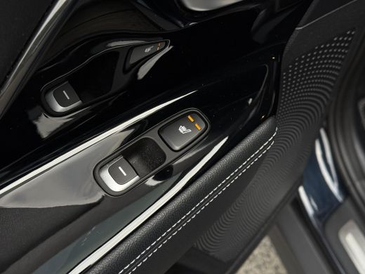 Kia e-Niro ExecutiveLine 64 kWh | Trekhaak | Navi | Camera | ActivLease financial lease