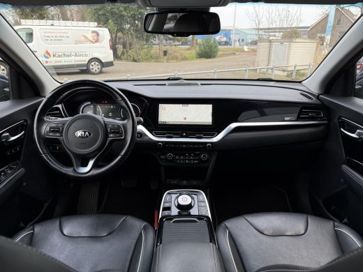 Kia e-Niro ExecutiveLine 64 kWh | Trekhaak | Navi | Camera | ActivLease financial lease
