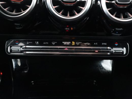Mercedes-Benz A-Klasse 180 AMG | Stoelverwarming | Leder/Alcantara | Sfeerverlichting | Widescreen | Full LED | Park Ass... ActivLease financial lease