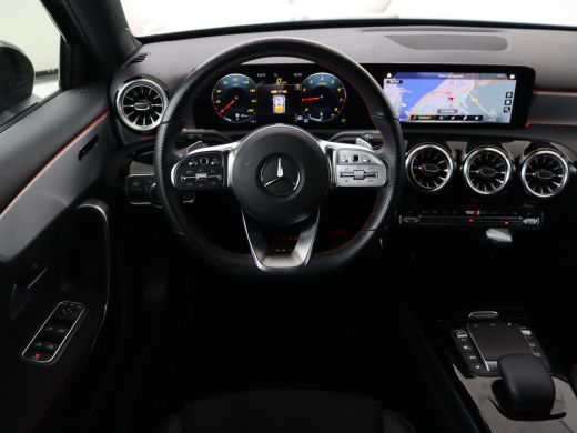 Mercedes-Benz A-Klasse 180 AMG | Stoelverwarming | Leder/Alcantara | Sfeerverlichting | Widescreen | Full LED | Park Ass... ActivLease financial lease