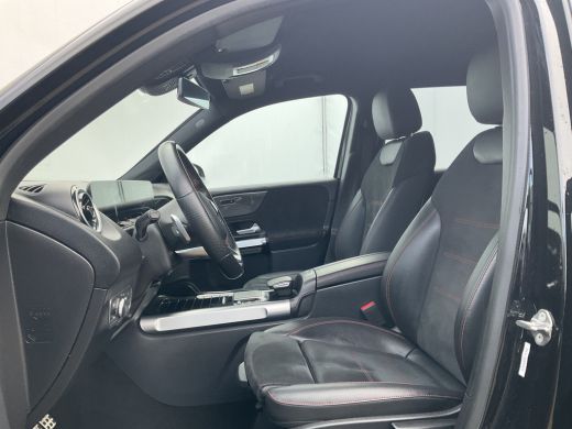 Mercedes-Benz GLB 7-Pers 180 AMG Line 7-Pers Pano Trekhaak Stoelverw Led NL-Auto |AMG!| ActivLease financial lease