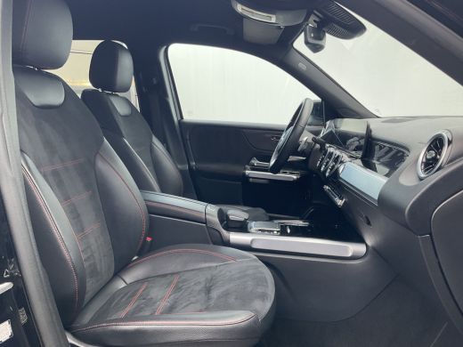 Mercedes-Benz GLB 7-Pers 180 AMG Line 7-Pers Pano Trekhaak Stoelverw Led NL-Auto |AMG!| ActivLease financial lease