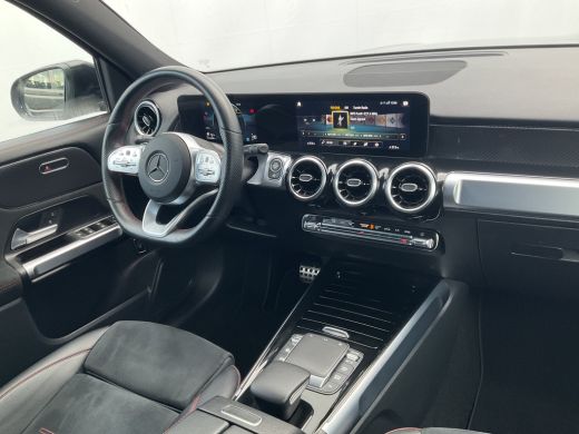 Mercedes-Benz GLB 7-Pers 180 AMG Line 7-Pers Pano Trekhaak Stoelverw Led NL-Auto |AMG!| ActivLease financial lease