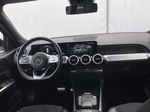 Mercedes-Benz GLB 7-Pers 180 AMG Line 7-Pers Pano Trekhaak Stoelverw Led NL-Auto |AMG!| ActivLease financial lease