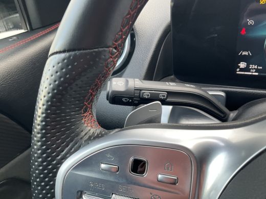 Mercedes-Benz GLB 7-Pers 180 AMG Line 7-Pers Pano Trekhaak Stoelverw Led NL-Auto |AMG!| ActivLease financial lease