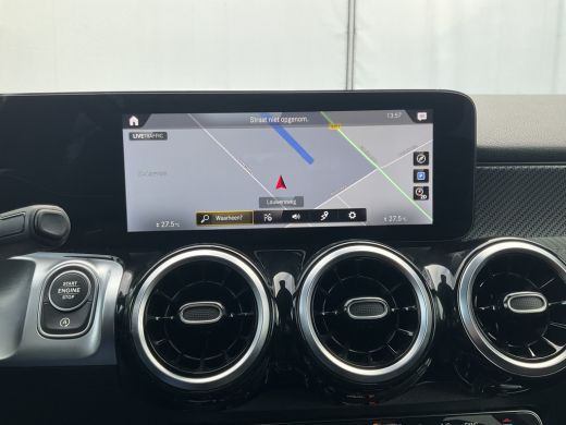 Mercedes-Benz GLB 7-Pers 180 AMG Line 7-Pers Pano Trekhaak Stoelverw Led NL-Auto |AMG!| ActivLease financial lease