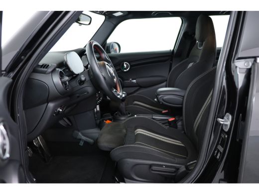 Mini Cooper 1.5 JCW Trim Pakket | Serious Business Pakket | Harman-Kardon | Led Union Jack | 17 inch | Climat... ActivLease financial lease