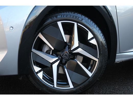 Peugeot 208 1.2 Hybrid 110 e-DCS6 GT | Camera V+A | CarPlay | Keyless | Climate & Cruise C. | Full-LED | PDC ... ActivLease financial lease