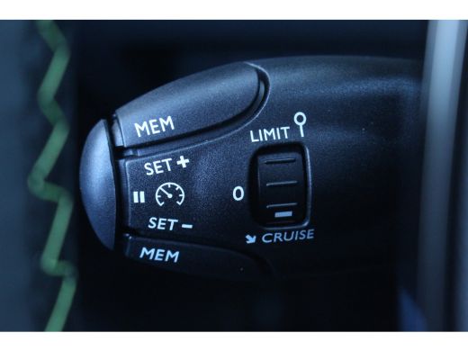 Peugeot 208 1.2 Hybrid 110 e-DCS6 GT | Camera V+A | CarPlay | Keyless | Climate & Cruise C. | Full-LED | PDC ... ActivLease financial lease