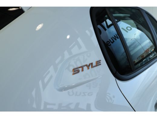 Peugeot 208 Style | Cruise Control | Sensoren | Carplay | Airco | LED ActivLease financial lease