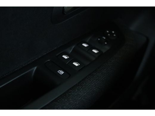 Peugeot 208 Style | Cruise Control | Sensoren | Carplay | Airco | LED ActivLease financial lease