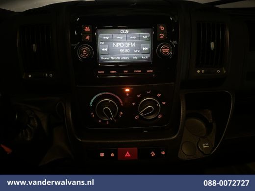Peugeot Boxer 2.2 BlueHDi 141pk Bakwagen Laadklep Zijdeur Euro6 Airco | Camera | Cruisecontrol | 937kg laadverm... ActivLease financial lease