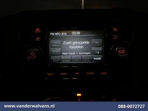 Peugeot Boxer 2.2 BlueHDi 141pk Bakwagen Laadklep Zijdeur Euro6 Airco | Camera | Cruisecontrol | 937kg laadverm... ActivLease financial lease