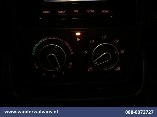 Peugeot Boxer 2.2 BlueHDi 141pk Bakwagen Laadklep Zijdeur Euro6 Airco | Camera | Cruisecontrol | 937kg laadverm... ActivLease financial lease