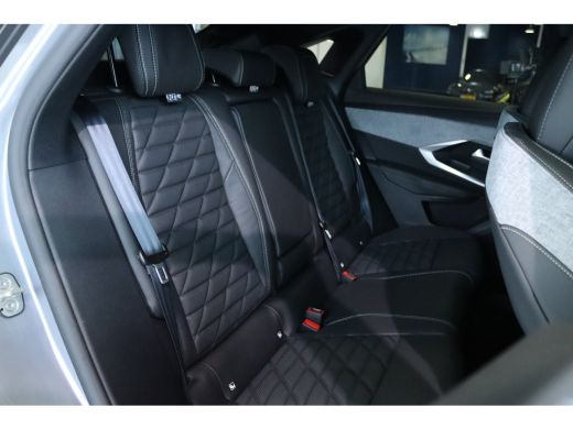 Peugeot e-3008 GT Exclusive | Elektrische parkeerrem | Extra getinte achterste zijruiten en achterruit ActivLease financial lease