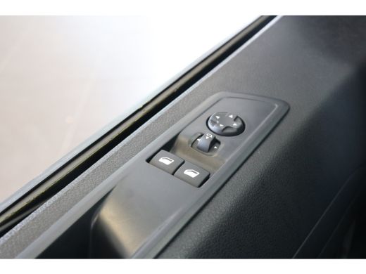 Peugeot e-Expert EV L2 75 kWh 5,9% RENTE | Navi | Parkeerhulp achter | Airco | Zijschuifdeur rechts | Stoelen voor | ActivLease financial lease