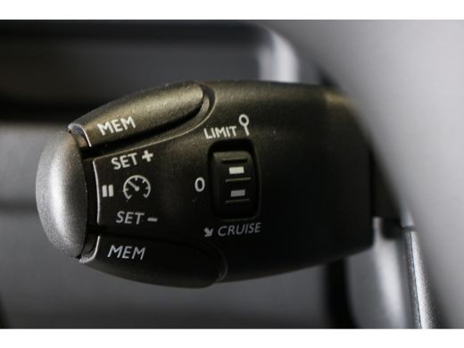 Peugeot e-Expert EV L2 75 kWh 5,9% RENTE | Navi | Parkeerhulp achter | Airco | Zijschuifdeur rechts | Stoelen voor | ActivLease financial lease