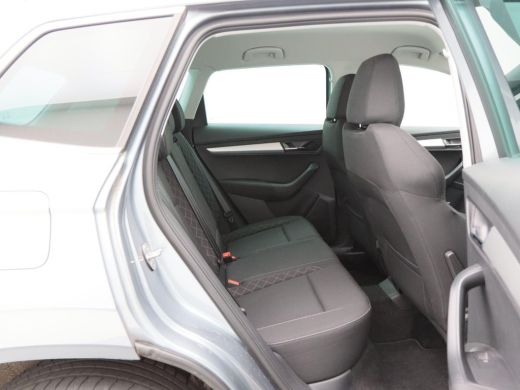 Skoda Karoq 1.5 TSi ACT Ambition 150 Pk | Wegklapbare Trekhaak | Camera | Navigatie | CarPlay | Stoelverwarmi... ActivLease financial lease