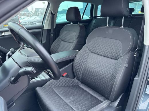 Skoda Superb Combi 1.4 TSI iV Business Edition | PHEV | 218 pk | Stoelverwarming | PDC | Privacy glas | DCC | ... ActivLease financial lease