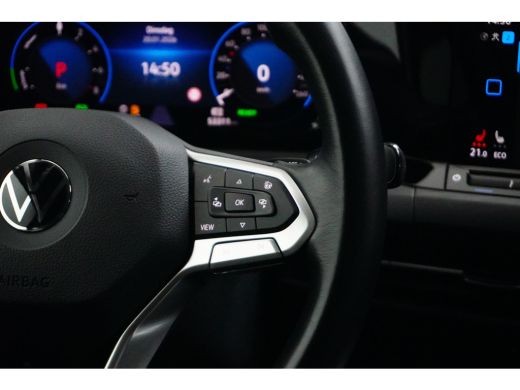 Volkswagen Golf VIII Lim. Style eHybrid | Achter uitrij camera |Stoelverwarming | Apple Carplay | Parkeersensoren | ActivLease financial lease