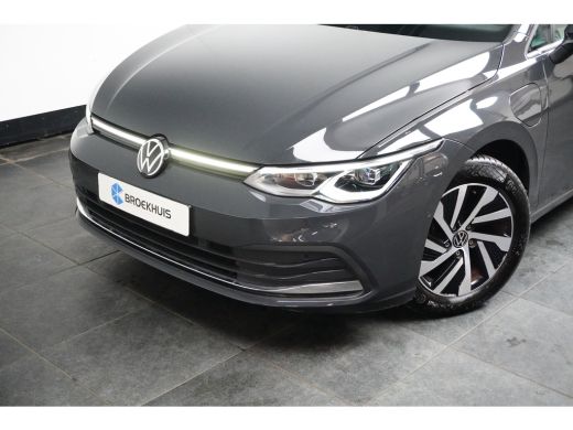 Volkswagen Golf VIII Lim. Style eHybrid | Achter uitrij camera |Stoelverwarming | Apple Carplay | Parkeersensoren | ActivLease financial lease