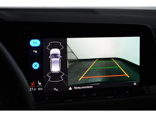 Volkswagen Golf VIII Lim. Style eHybrid | Achter uitrij camera |Stoelverwarming | Apple Carplay | Parkeersensoren | ActivLease financial lease