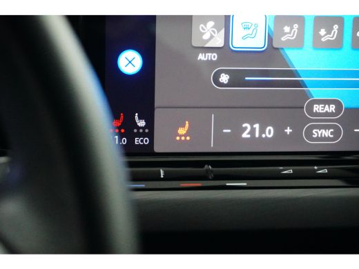 Volkswagen Golf VIII Lim. Style eHybrid | Achter uitrij camera |Stoelverwarming | Apple Carplay | Parkeersensoren | ActivLease financial lease