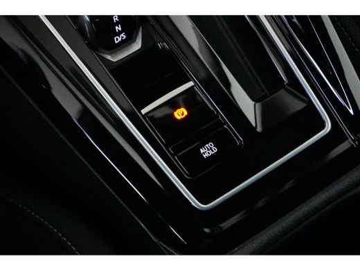 Volkswagen Golf VIII Lim. Style eHybrid | Achter uitrij camera |Stoelverwarming | Apple Carplay | Parkeersensoren | ActivLease financial lease