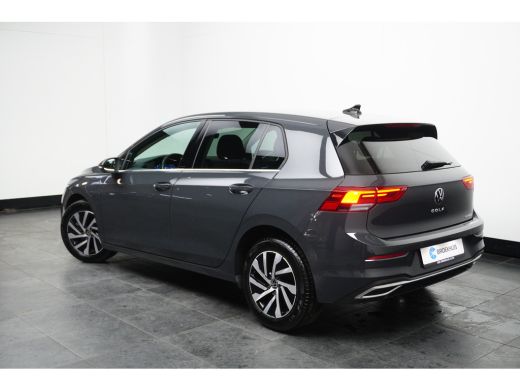 Volkswagen Golf VIII Lim. Style eHybrid | Achter uitrij camera |Stoelverwarming | Apple Carplay | Parkeersensoren | ActivLease financial lease