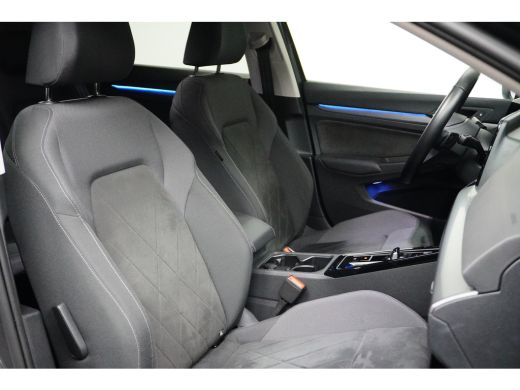 Volkswagen Golf VIII Lim. Style eHybrid | Achter uitrij camera |Stoelverwarming | Apple Carplay | Parkeersensoren | ActivLease financial lease