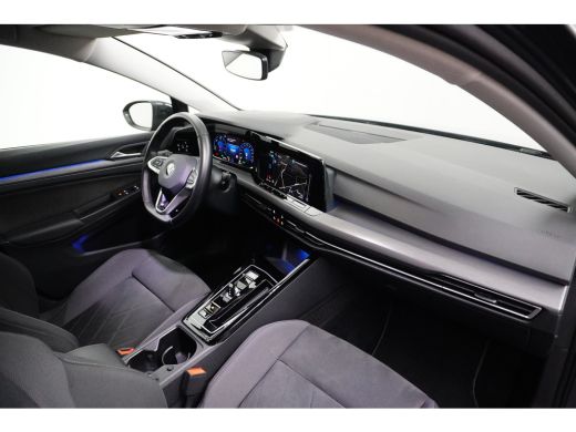 Volkswagen Golf VIII Lim. Style eHybrid | Achter uitrij camera |Stoelverwarming | Apple Carplay | Parkeersensoren | ActivLease financial lease